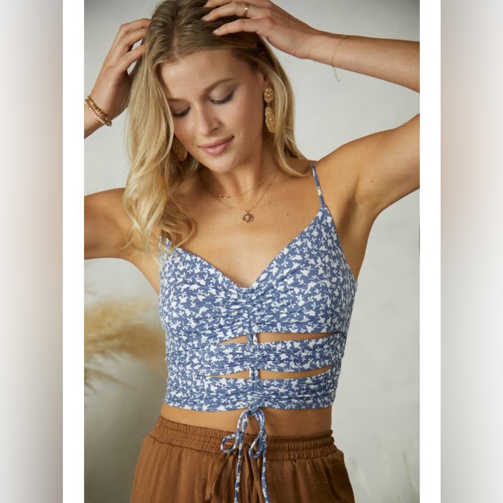 ENDLESS BLU CUTOUT CROPPED FLORAL TOP ❤️NEW COLLECTION❤️